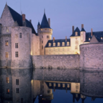 Château de Sully sur Loire à 25 kilomètres des Gîtes "Entre Terre et Mer"